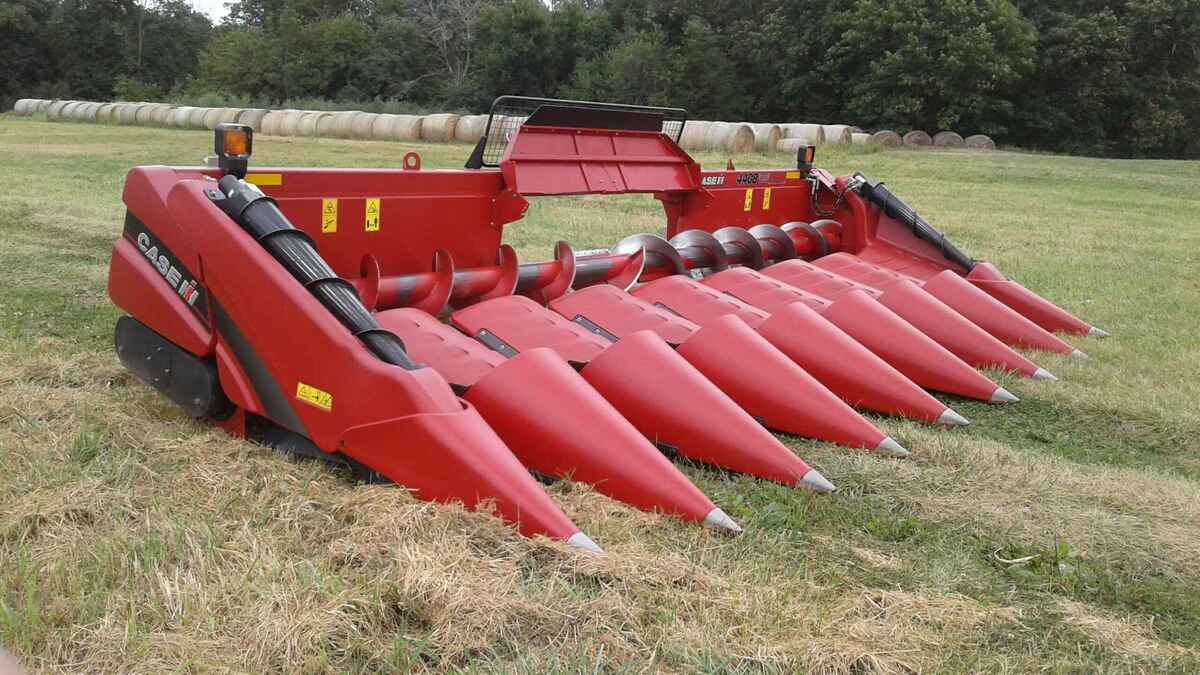 Case IH 4408 corn harvester
