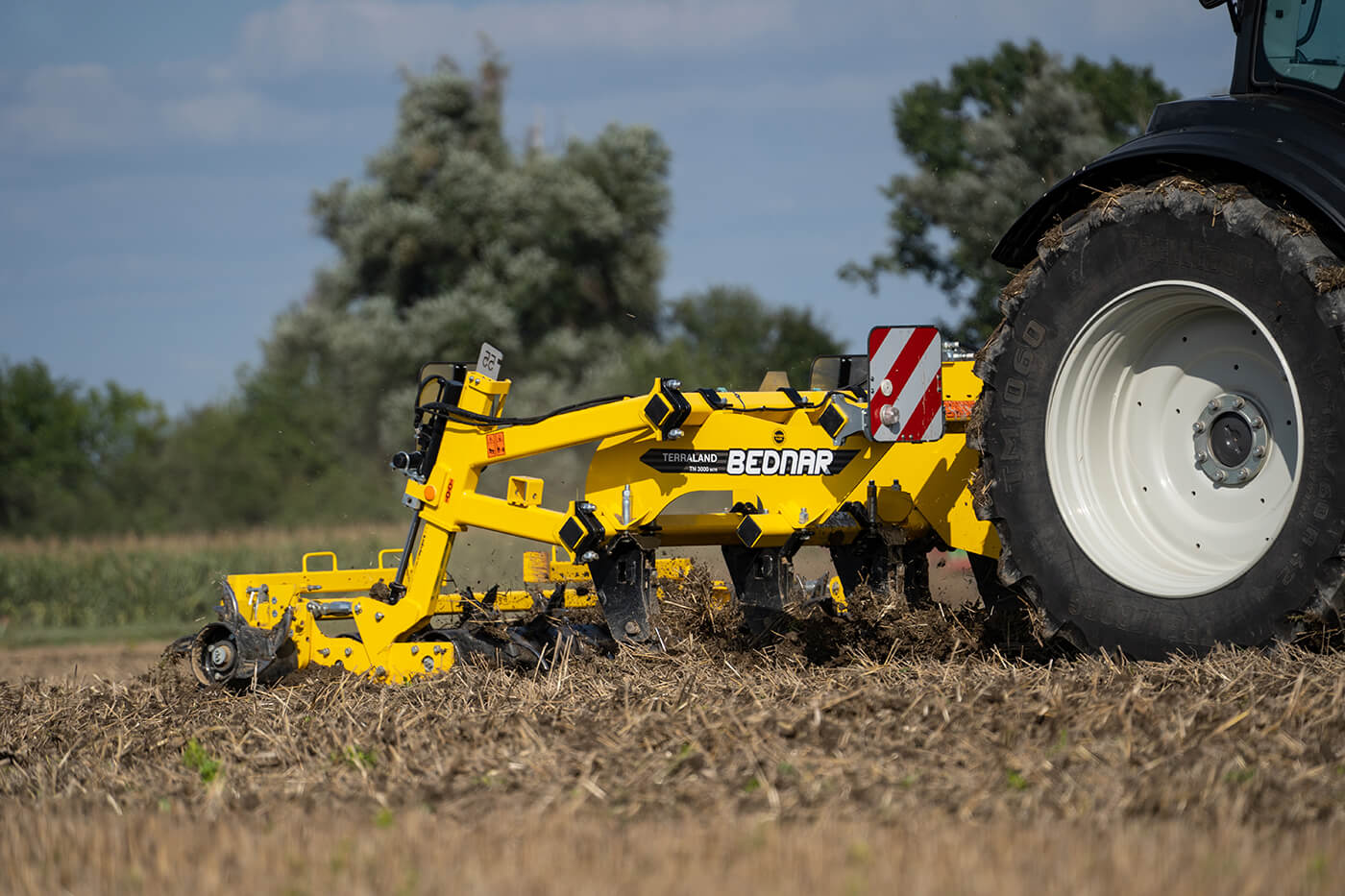 Rippers and disc harrows