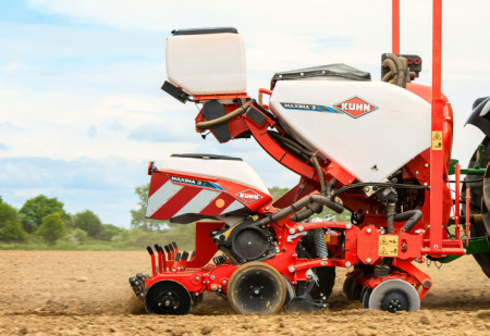 Precision, Speed, Savings on Fertilizers and Seeds: KUHN MAXIMA 3 TMR E High-Precision Pneumatic Seeder