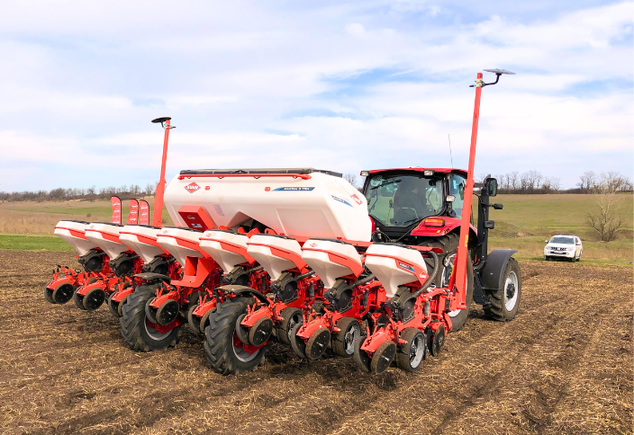Precision, Speed, Savings on Fertilizers and Seeds: KUHN MAXIMA 3 TMR E High-Precision Pneumatic Seeder