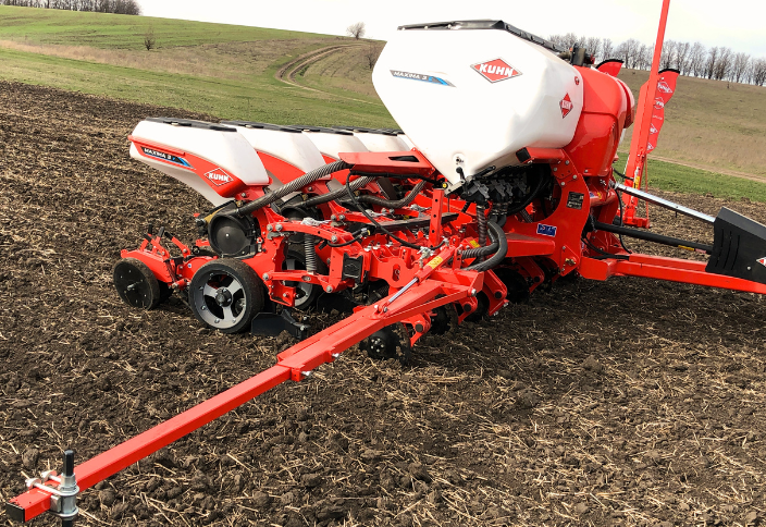 Precision, Speed, Savings on Fertilizers and Seeds: KUHN MAXIMA 3 TMR E High-Precision Pneumatic Seeder