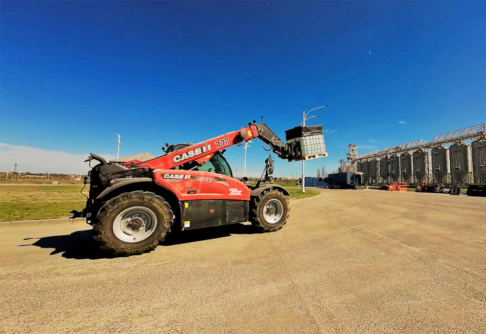 "NIBULON" Acquires New Case IH Farmlift Loaders