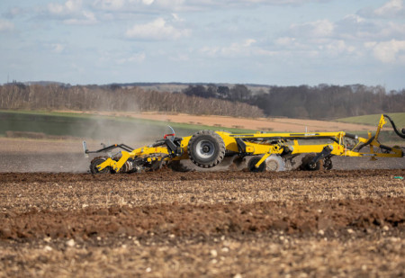 Disking or cultivation: How to work residues into the soil more efficiently after harvest?