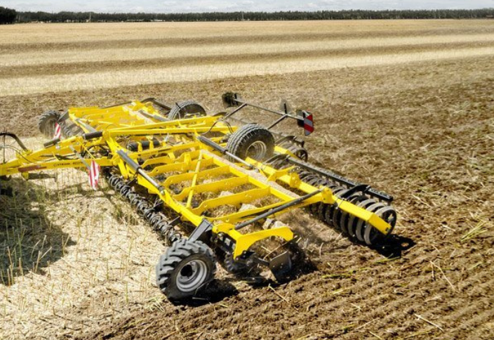 Disking or cultivation: How to work residues into the soil more efficiently after harvest?