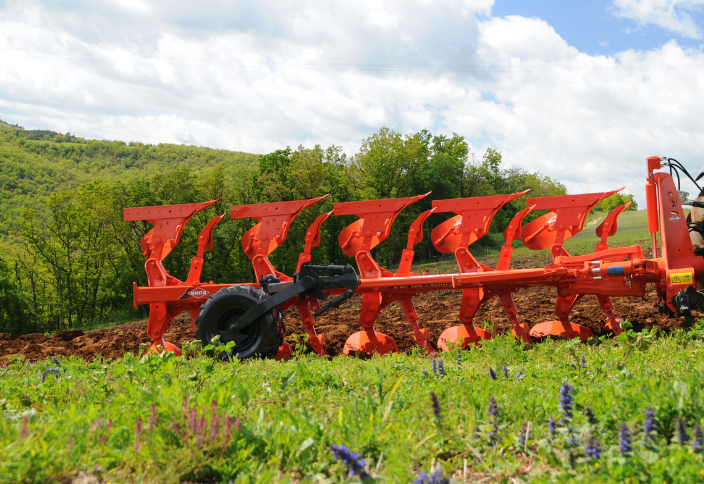 The MULTI-MASTER 123 from KUHN: the ideal choice for medium-sized farms in Ukraine