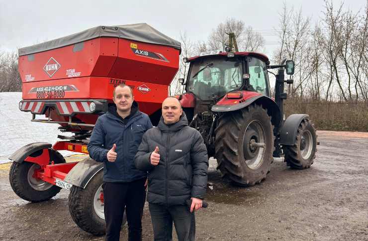KUHN AXIS 40.2 H-EMC-W - precision that met the farm’s expectations