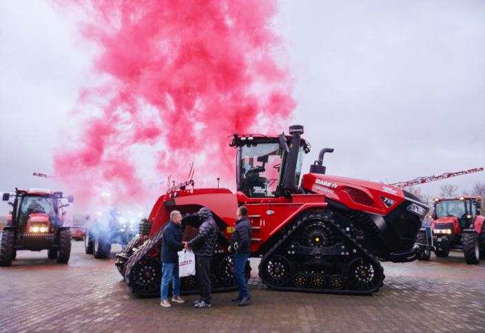 Сила Червоного: Вперше в Україні — QUADTRAC 715