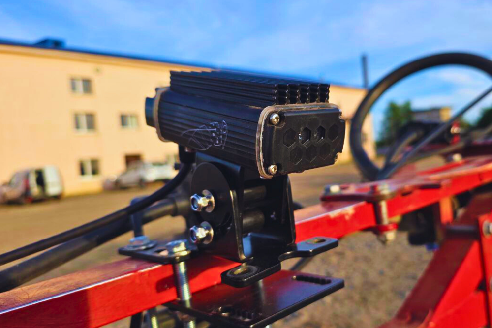 Інтелектуальна система селективного обприскування Carbon Bee Smart Sticker X