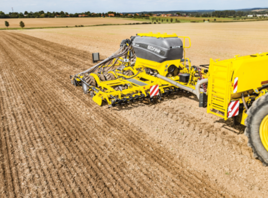 Rear-Mounted hunter for fertilizer application BEDNAR FERTI-BOX FB