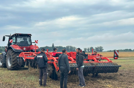 KUHN PERFORMER SELECT — a multifunctional cultivator for efficient soil tillage