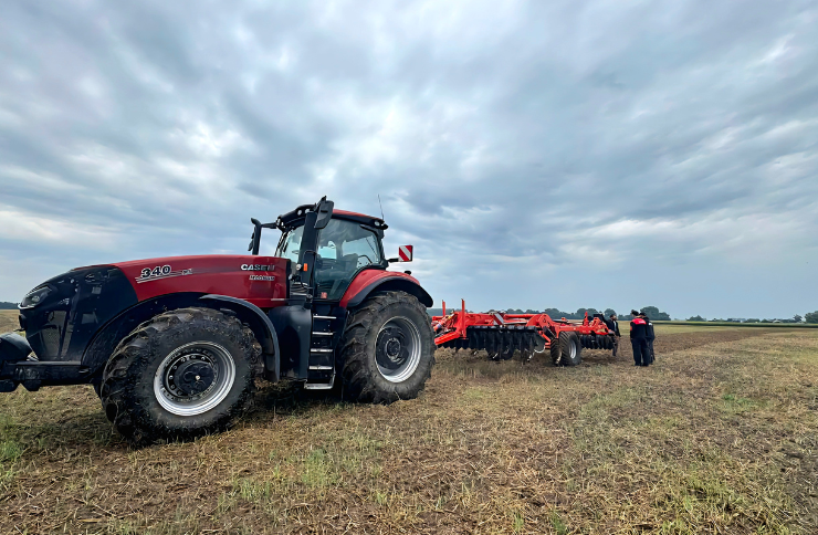 KUHN PERFORMER SELECT — a multifunctional cultivator for efficient soil tillage