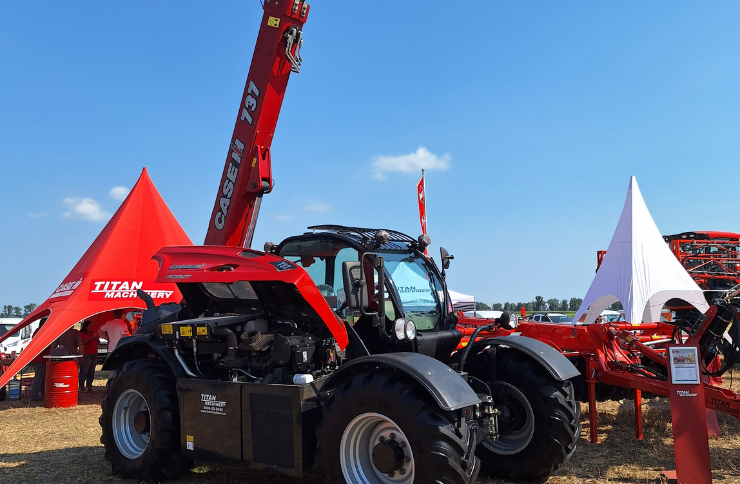 Case IH Farmlift 737 — a universal telescopic loader for modern agribusiness