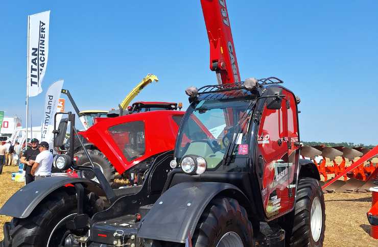 Case IH Farmlift 737 — a universal telescopic loader for modern agribusiness